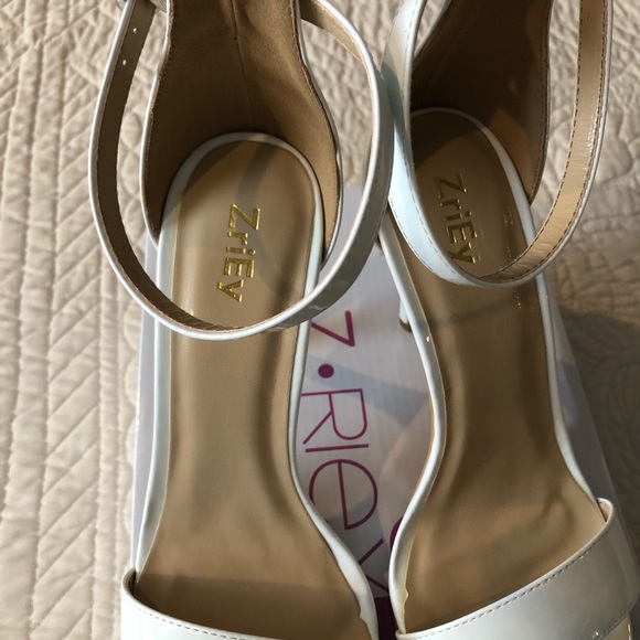 Open toe heels - Picture 3 of 4